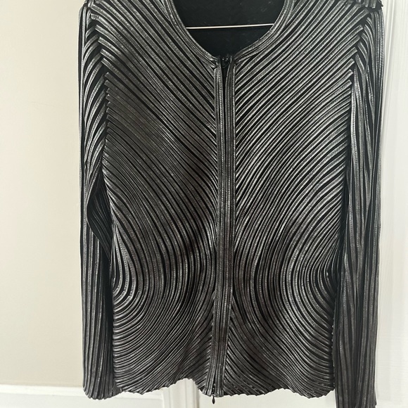 Leather-like jacket that is a great compliment to any black outfit. - Picture 2 of 6